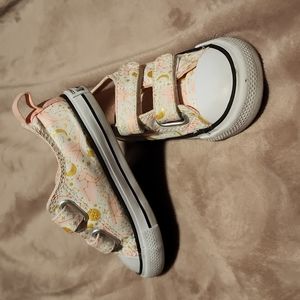 Little girls Converse sneakers, size 7
